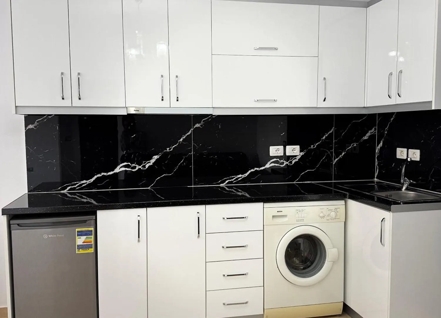 Bloom Apartments Sarande 0*,  Albania